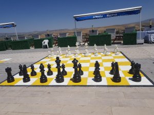 Altınyayla’da açık hava satranç parkı