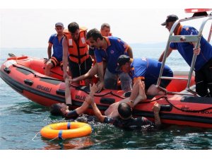 AFAD’dan Sapanca Gölü’nde gerçeği aratmayacak kurtarma tatbikatı