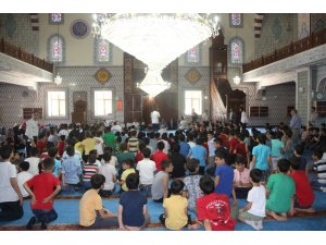 Kuran kursu öğrencileri, 15 Temmuz Şehitleri için dua etti