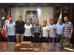 Tenis kulübü yöneticileri Başkan Ataç’ı ziyaret etti