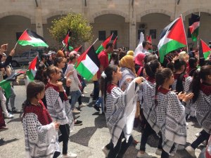 El Halil’de geleneksel Filistin Kıyafet Günü kutlandı