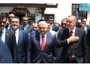 Cumhurbaşkanı Erdoğan cuma namazını bakanlarla beraber kıldı