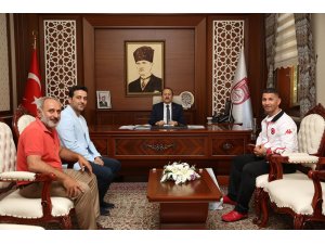 Kick Box Milli Takımlar Başantrenörü Daştan Vali Pehlivan’ı ziyaret etti