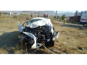 Otomobil sürücüsü, feci kazada hayatını kaybetti
