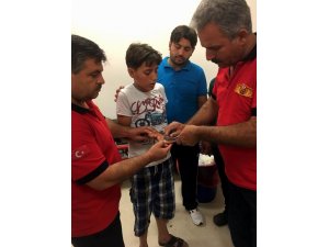 Suriyeli çocuğun parmağında yüzük operasyonla çıkarıldı