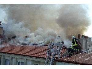 Burdur’da çatı yangını korkuttu