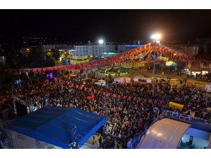 Erzincanlılar demokrasi nöbeti için meydanlara akın etti