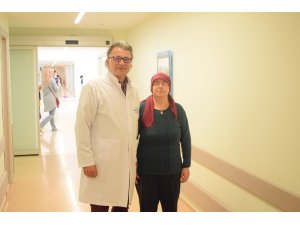 54 yaşındaki kadın 7 santimetrelik beyin tümöründen kurtuldu