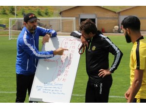 Evkur Yeni Malatyaspor’da Erol Bulut’tan yönetime transfer mesajı