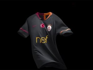 Galatasaray'ın dış saha forması satışa sunuldu