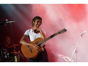 Yeni nesil star Ayo Bursa’da konser verdi