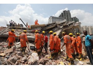 Hindistan’da çöken binada 3 kişi hayatını kaybetti