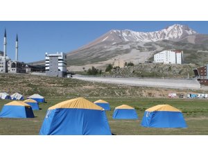 Erciyes’teki çadır kamplara yoğun ilgi