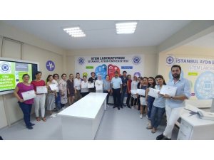 Türkiye’nin ilk STEM laboratuvarından 80 öğretmene sertifika