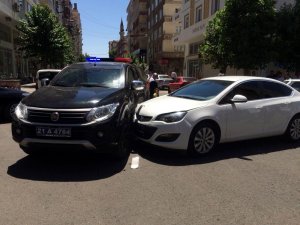 Diyarbakır’da polis aracı kaza yaptı