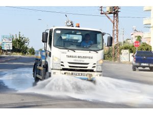 Tarsus’ta yollar deterjanlı suyla yıkanıyor