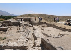 Kınık Höyükte 6 bin yıl öncesine ait Pers tapınağı bulundu