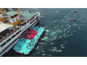 Samsung Boğaziçi Kıtalararası Yüzme Yarışı heyecanı havadan görüntülendi