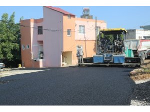 Erdemli Belediyesi’nden Koyuncu Mahallesi’ne sıcak asfalt