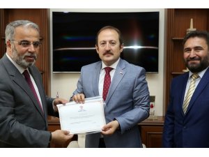 Vali Pehlivan kurban vekâletini Türkiye Diyanet Vakfı’na verdi