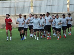 Elazığspor 17 futbolcuyla  Adana’ya gitti
