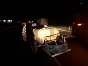 Otomobil traktöre arkadan çarptı: 5 yaralı