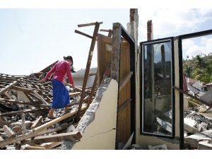Endonezya’da depremde ölenlerin sayısı 387’ye yükseldi