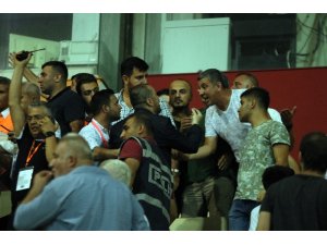 Adanaspor Başkanı ile taraftarlar arasında gerginlik