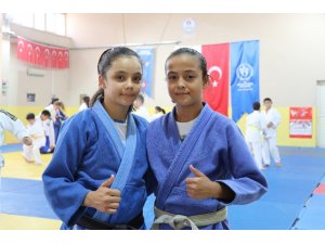 Emanet judogiyle maça çıkıp önce Türkiye ardından Balkan şampiyonu oldular
