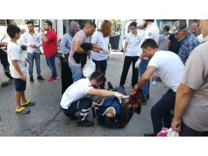 Gebze’de hafif ticari aracın çarptığı 2 kişi yaralandı