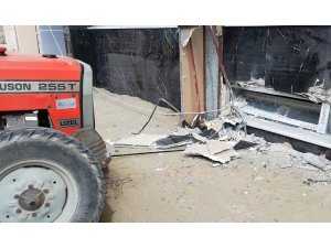 Otomobil ile traktör çarpıştı: 5 yaralı