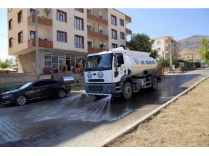 Lice belediyesinden yol yıkama çalışması
