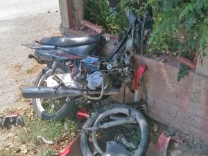 Çaldığı motosikletle kaza yapan hırsız yaralandı
