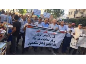 Filistinliler ablukayı protesto ettiler