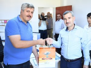 Çınar, belediye çalışanlarının bayramını kutladı
