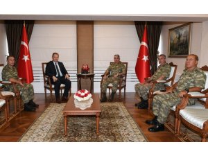 3. Ordu Komutanı Savaş, Trabzon Valisi Yavuz’u ziyaret etti