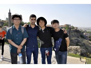 Güney Koreli turistler tarihi mekanları gezdi