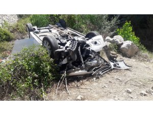 Amasya’da otomobil şarampole devrildi: 3 ölü, 4 yaralı