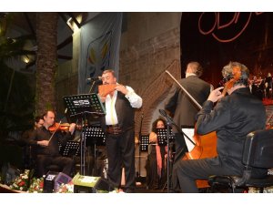 Ünlü Pan Flüt sanatçısı Gheras, Kuşadası’nda konser verdi