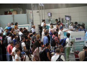 Atatürk Havalimanı’nda Kurban Bayramı yoğunluğu