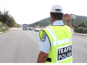 Trafik polisinden tatilcilere: "İki saatte bir mola verin"