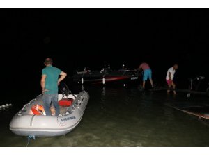 Burdur Gölü’nde mahsur kalan 2 kişi kurtarıldı