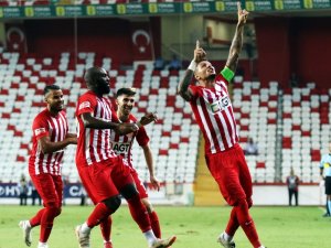 Spor Toto Süper Lig: Antalyaspor: 1 - Atiker Konyaspor: 2 (İlk yarı)