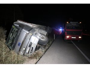 Bolu’da kavşaktan dönen otomobil kamyonla çarpıştı: 5 yaralı