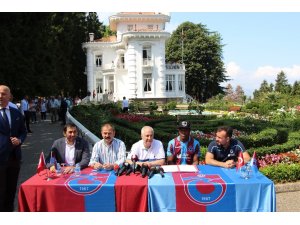 Trabzonspor’un yeni transferi Nwekaeme sözleşmeye imza attı
