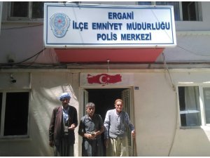 Ergani’de yaşlılara ATM’den para çekip eksik teslim eden şahıs yakalandı