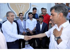 AK Parti Diyarbakır İl Başkanlığı vatandaşlarla bayramlaştı