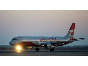 Rusya’da motoru alev alan uçak paniğe neden oldu