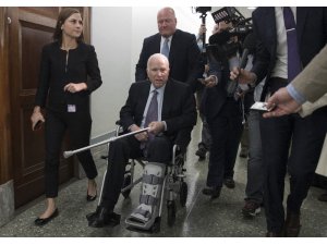 Senatör McCain, kanser tedavisini durdurma kararı aldı