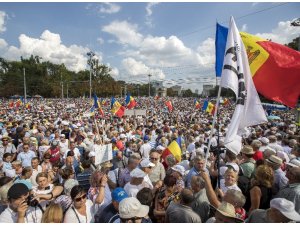 Moldova’da sağcı ve solcu gruplar arasında çatışma